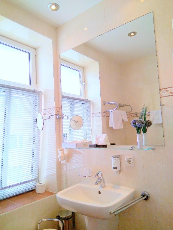 Koupelna v ubytování Alexa Hotel