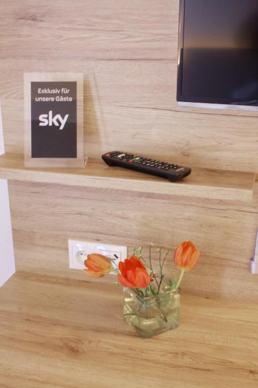 TV a/nebo společenská místnost v ubytování Stichwehs Hotel am Bahnhof