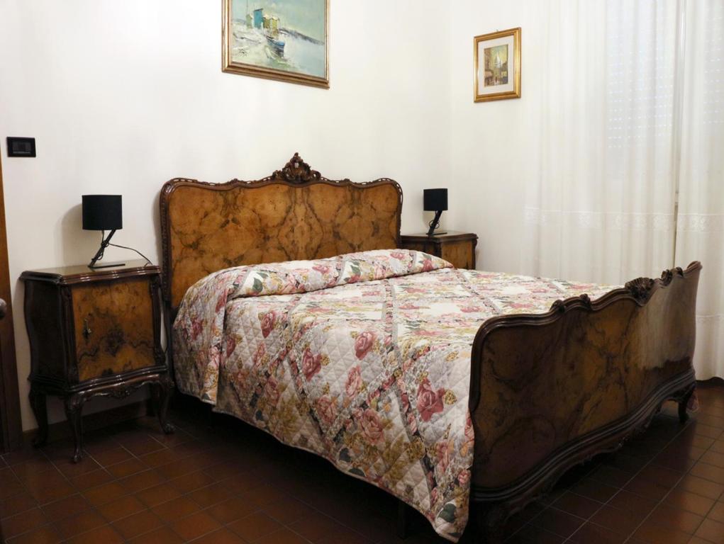 a bedroom with a bed and two night stands at B&B Vintage in Pianoro