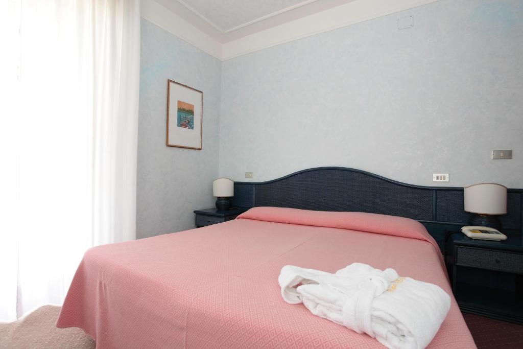 Posteľ alebo postele v izbe v ubytovaní Hotel Abbazia