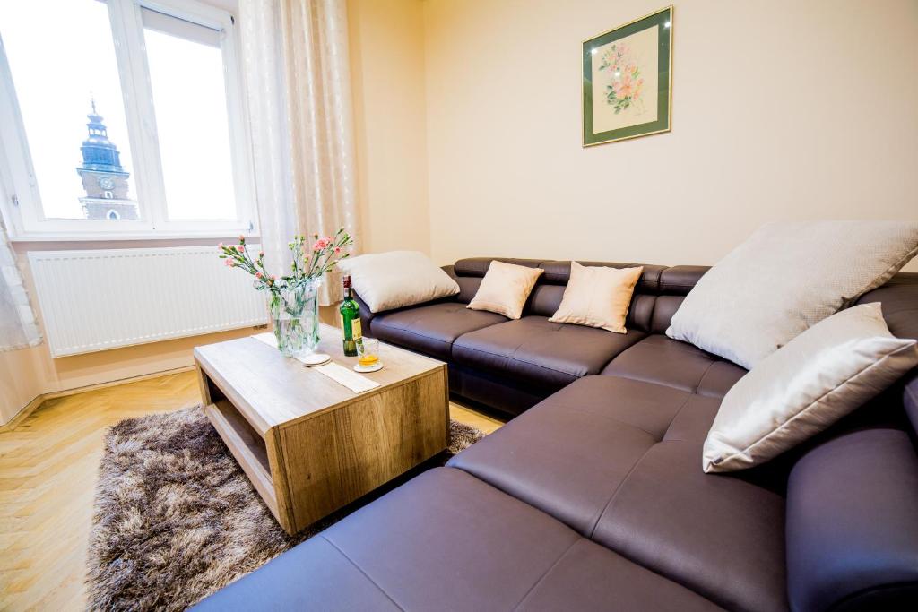 Market Square Residence - 1