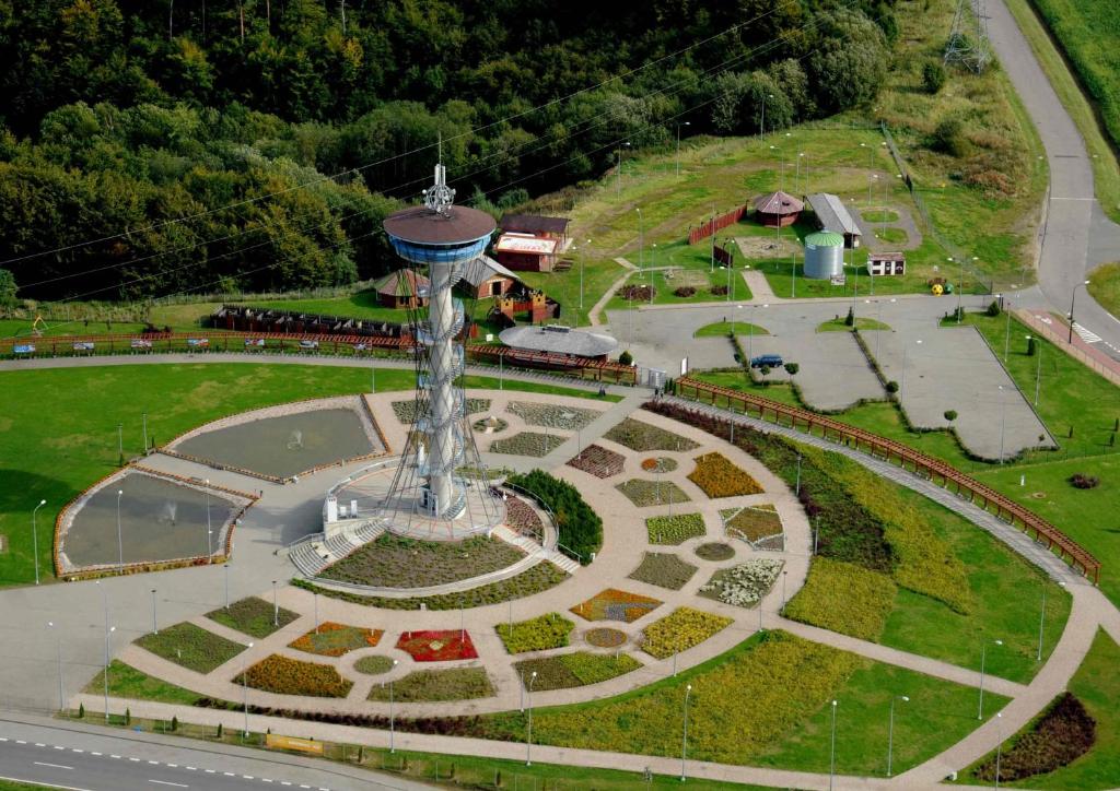 Pohľad z vtáčej perspektívy na ubytovanie Domek letniskowy nad jeziorem Żarnowieckim - Domek Na Kaszubach - NADOLE