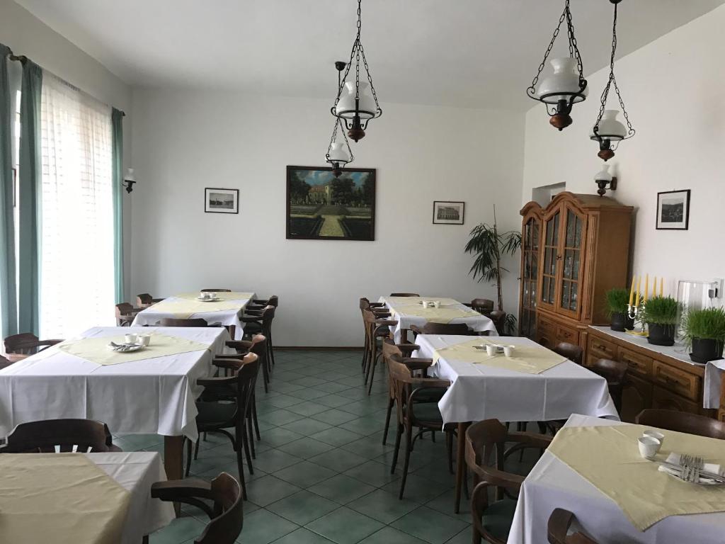 Restaurace v ubytování Restaurant penzion u Buchlovskeho zamku