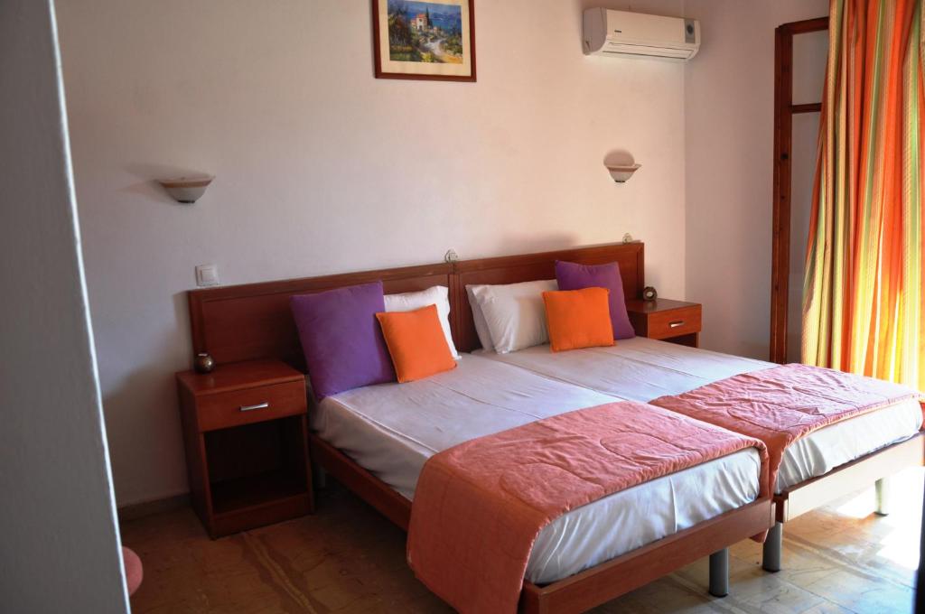 Postel nebo postele na pokoji v ubytování HYGGE Corfu