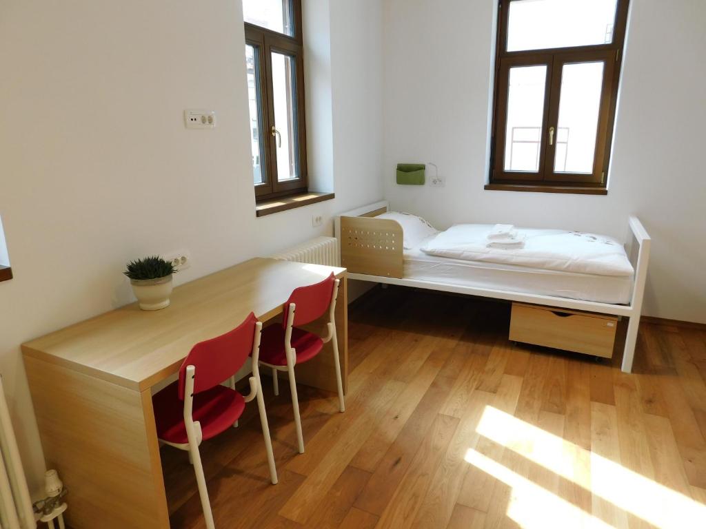 Postel nebo postele na pokoji v ubytování Hostel Bearlog Kočevje