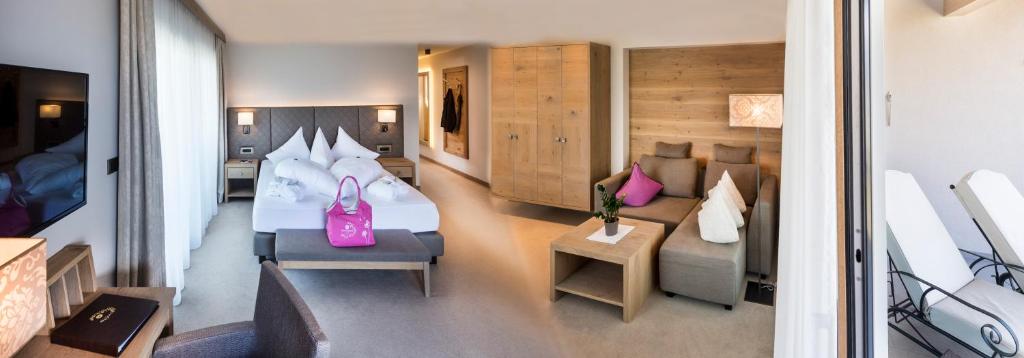 TV a/nebo společenská místnost v ubytování Hotel Sonnbichl