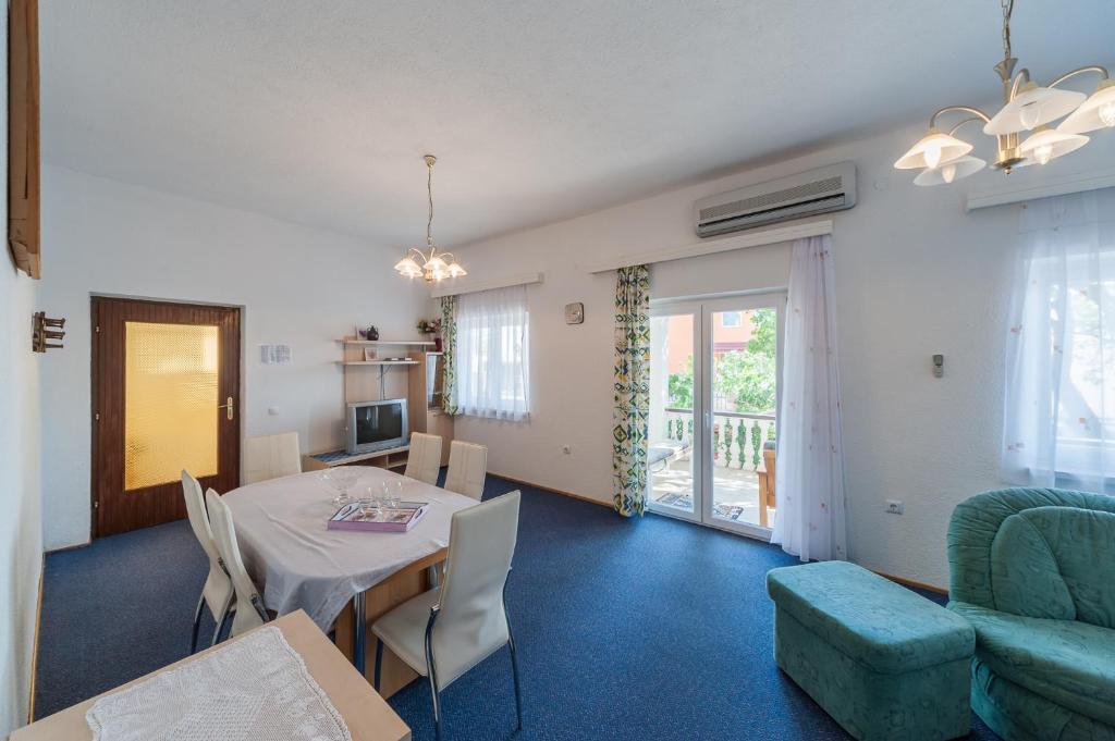 Posedenie v ubytovaní Apartmenthaus Hana