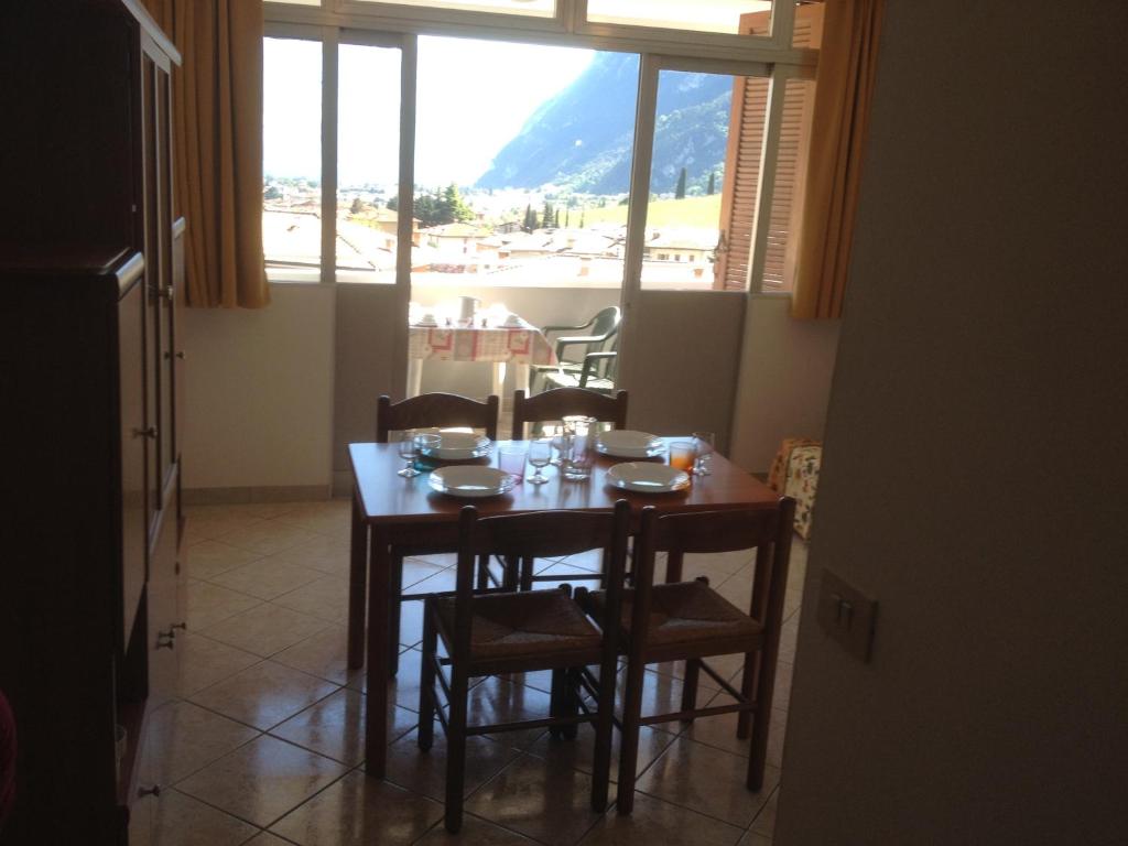 Nespecifikovaný výhled na hory nebo výhled na hory při pohledu z aparthotelu