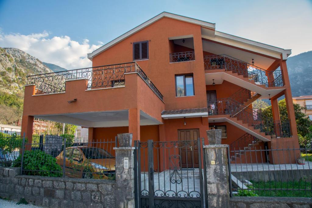 O edifício onde o apartamento está situado