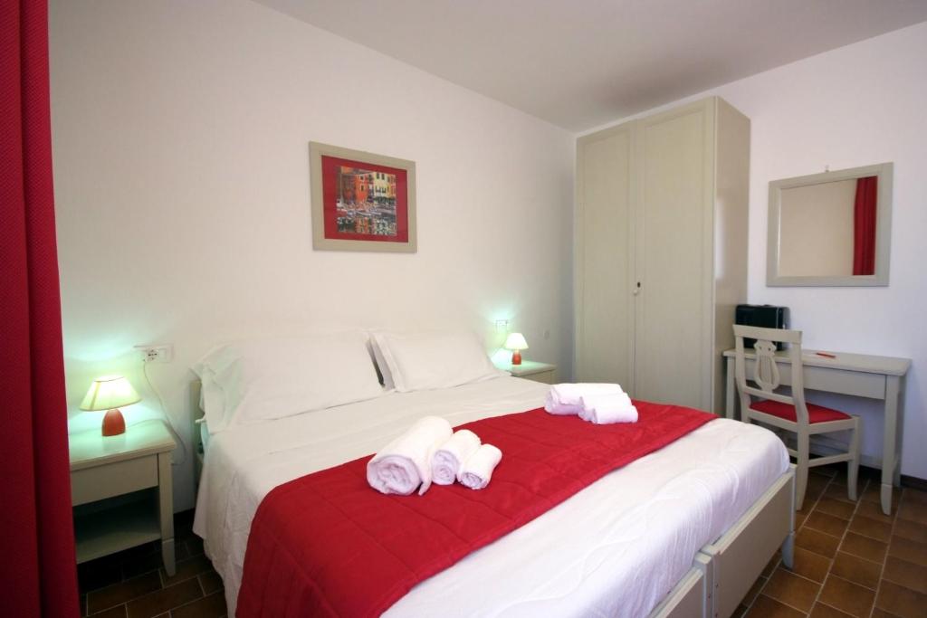 Postel nebo postele na pokoji v ubytování Albergo Dei 10 Colori