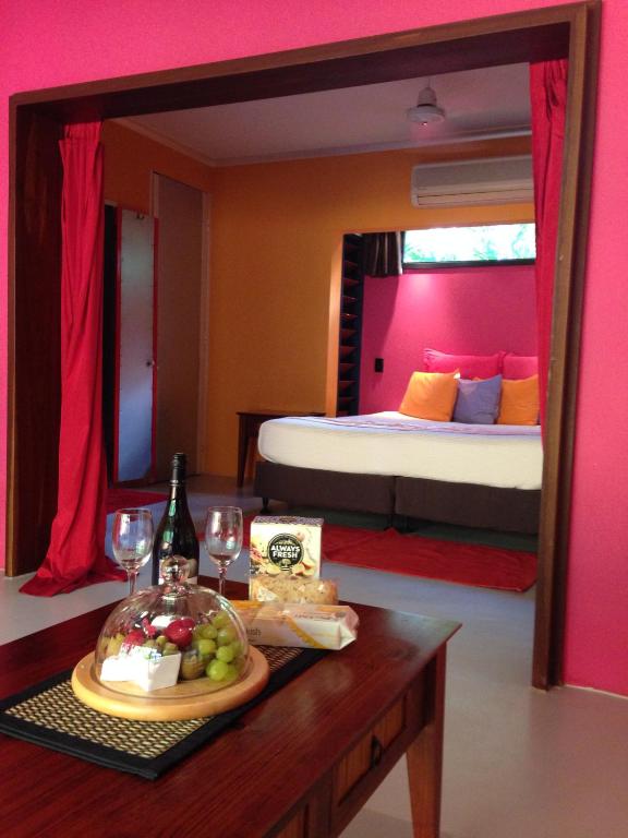 Postel nebo postele na pokoji v ubytování Pink Flamingo Resort
