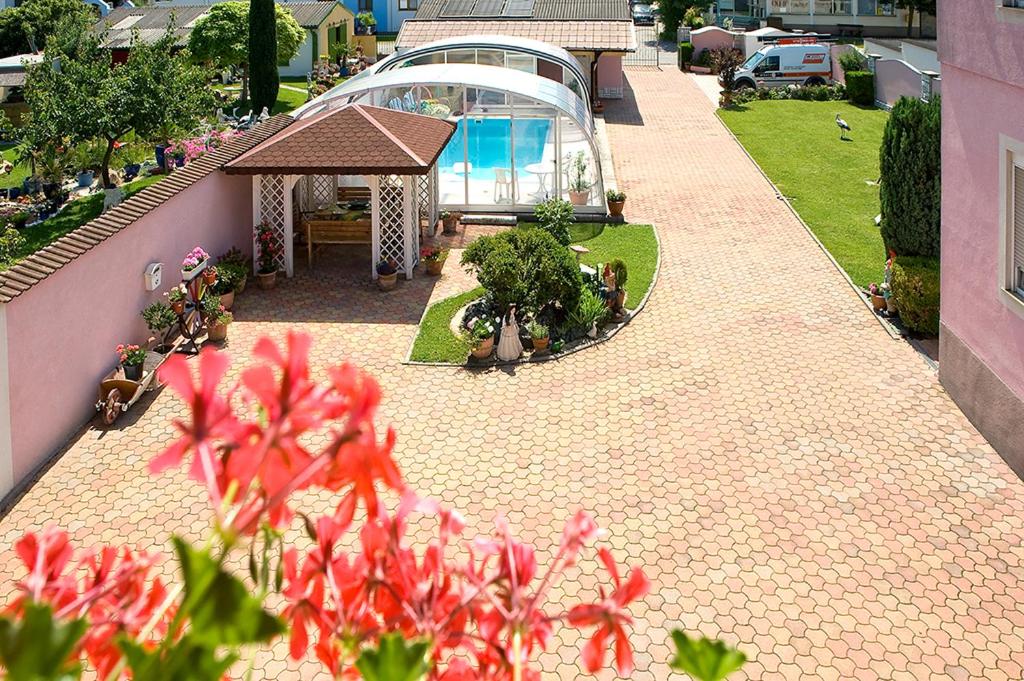 Bazén v ubytování Arkadenhaus Steiner nebo v jeho okolí