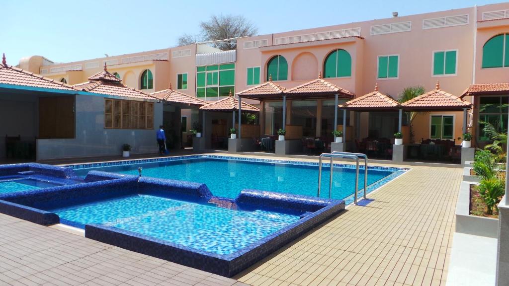 Bazén v ubytování Al Dar Inn Hotel Apartment nebo v jeho okolí