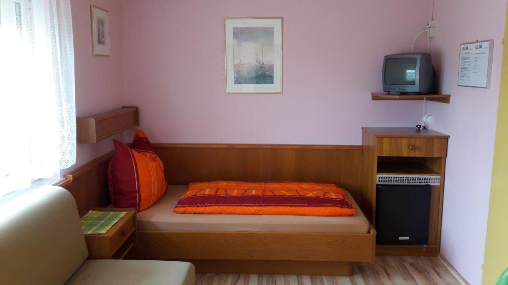 TV a/nebo společenská místnost v ubytování Arkadenhaus Steiner