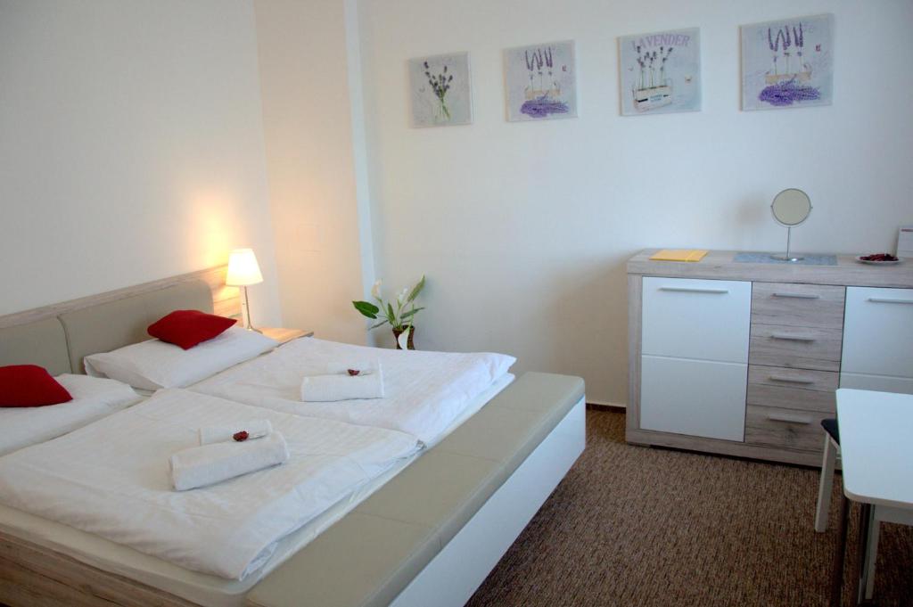 Postel nebo postele na pokoji v ubytování Hotel Gregor