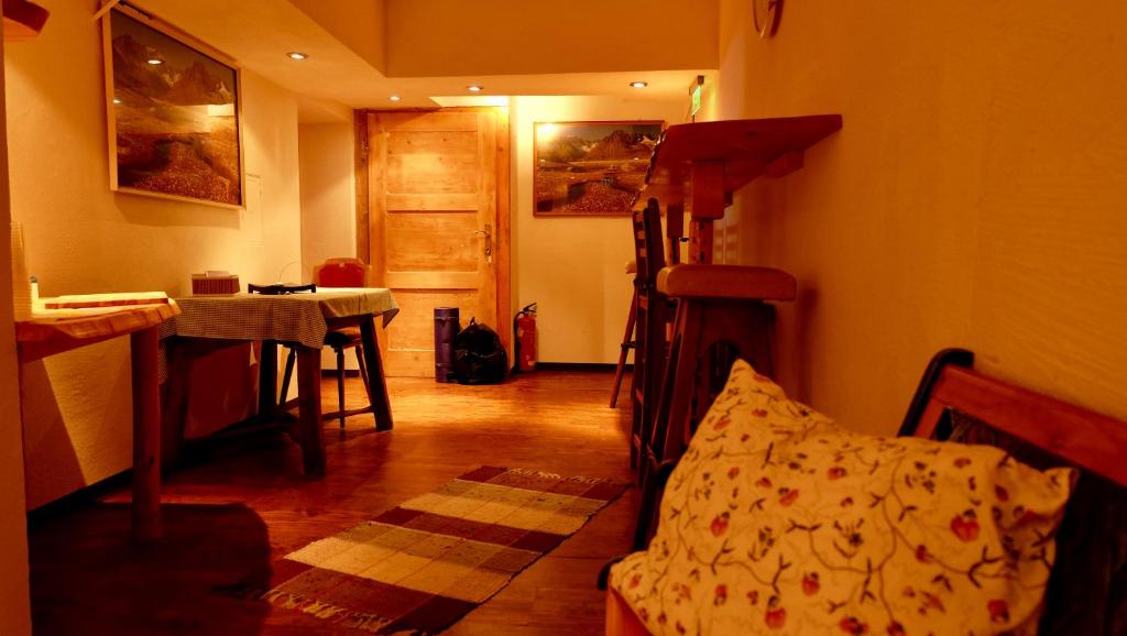 Posezení v ubytování Hostel Weisses Rössl