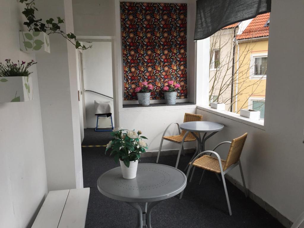 Posezení v ubytování Höjdens Lågprishotell