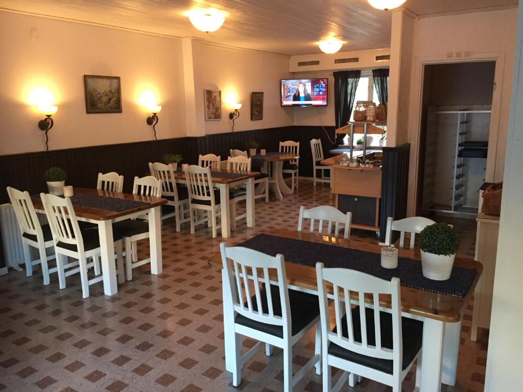 TV a/nebo společenská místnost v ubytování Höjdens Lågprishotell