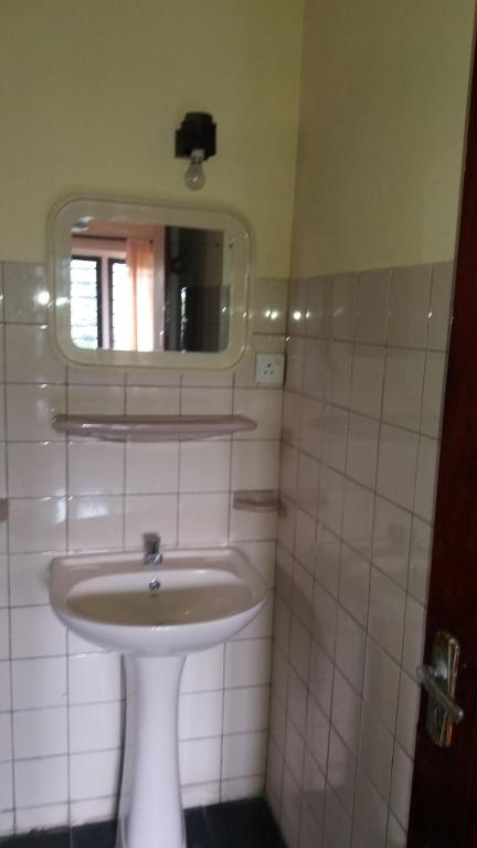 4 Seasons Guesthouse - 4