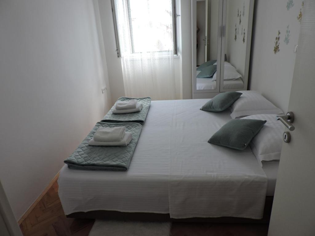 Posteľ alebo postele v izbe v ubytovaní Apartments Nina Riva