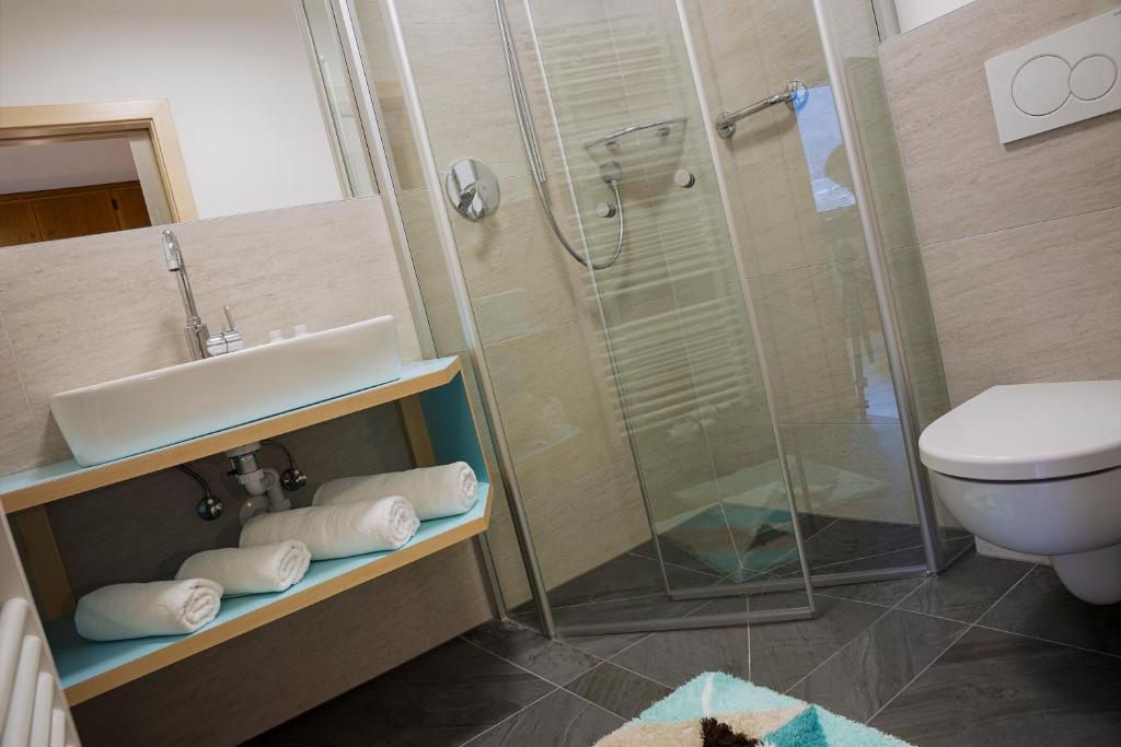 Łazienka w obiekcie Garni Appartements Almrausch