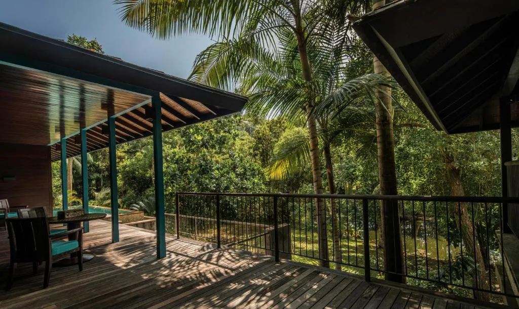 Villa with Garden View