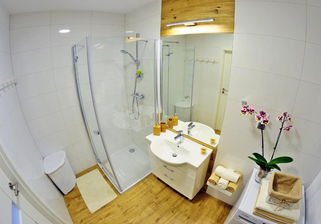 Kúpeľňa v ubytovaní Apartamenty REZULAK Solna B104 204 303
