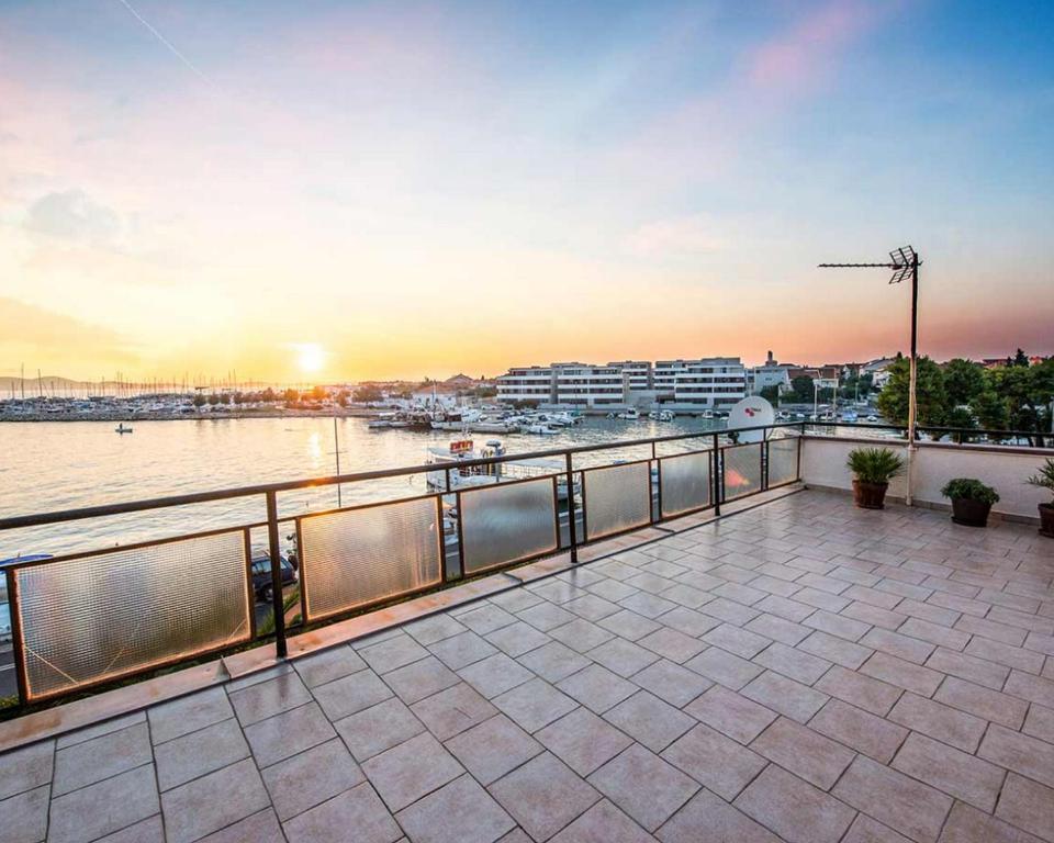 Amazing seaview apartment with a balcony near the beach - Kneza Trpimira I