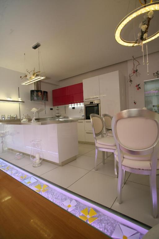 Kuchyň nebo kuchyňský kout v ubytování Domus Apartments