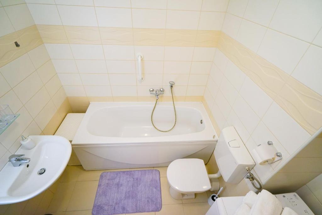Koupelna v ubytování Apartment Nath