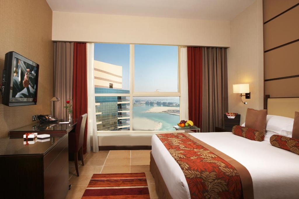Postel nebo postele na pokoji v ubytování Khalidiya Palace Rayhaan by Rotana, Abu Dhabi
