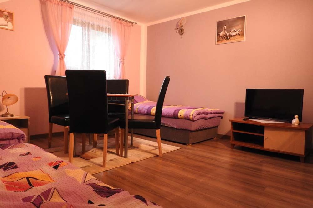 Televízia a/alebo spoločenská miestnosť v ubytovaní U Piotrka