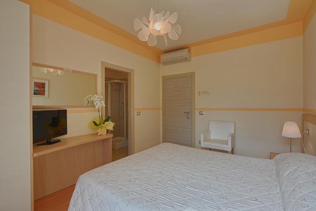 Postel nebo postele na pokoji v ubytování Hotel Europa - Sorico