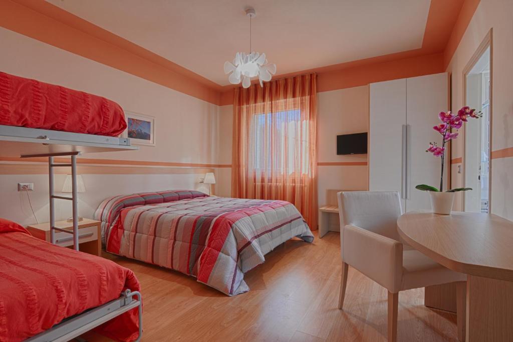 Postel nebo postele na pokoji v ubytování Hotel Europa - Sorico