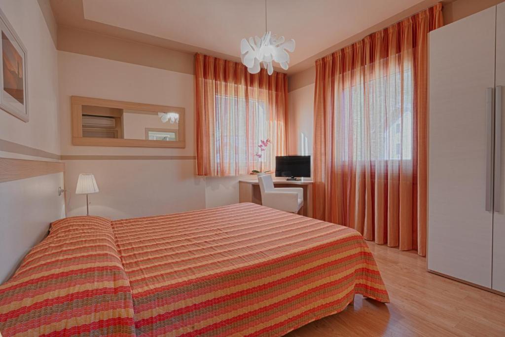 Postel nebo postele na pokoji v ubytování Hotel Europa - Sorico
