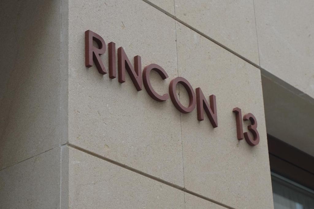 a sign on the side of a building at Rincon 13 - Mares in Torre del Mar