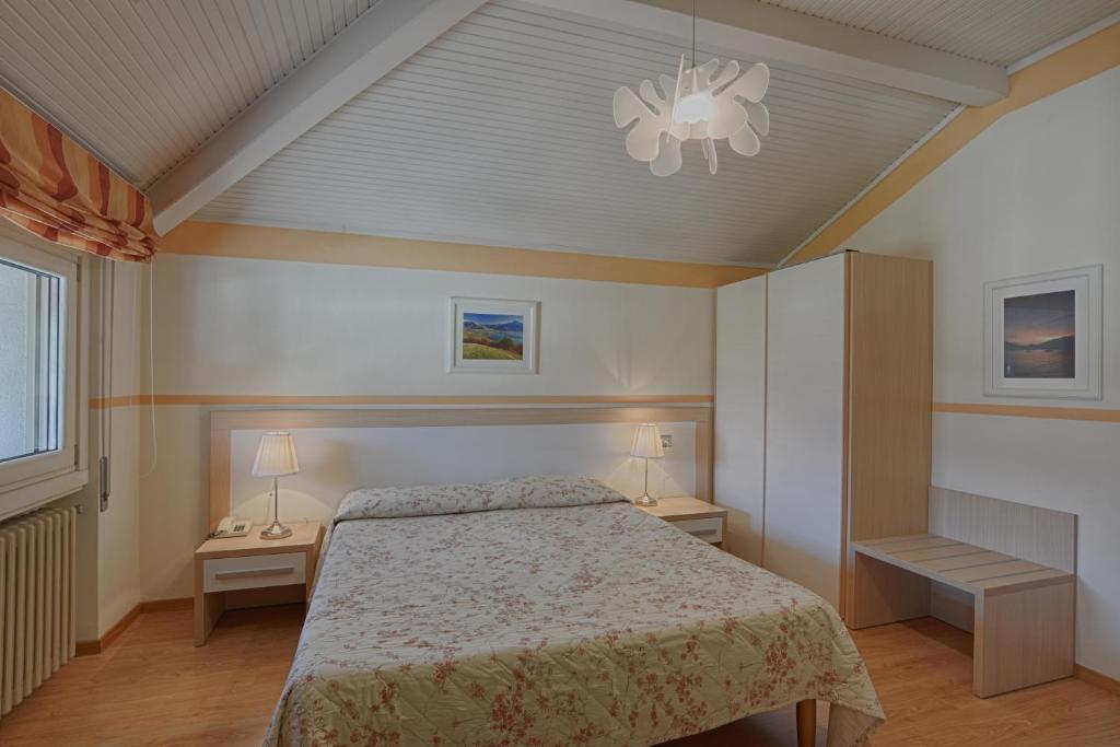 Postel nebo postele na pokoji v ubytování Hotel Europa - Sorico