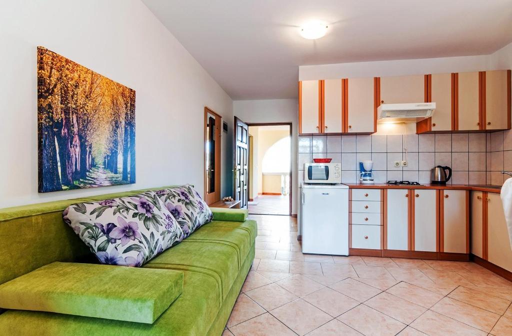 Kuchyň nebo kuchyňský kout v ubytování Villa Mare Apartments