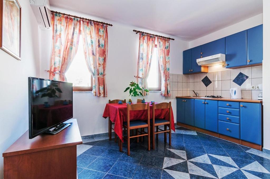 Kuchyň nebo kuchyňský kout v ubytování Villa Mare Apartments