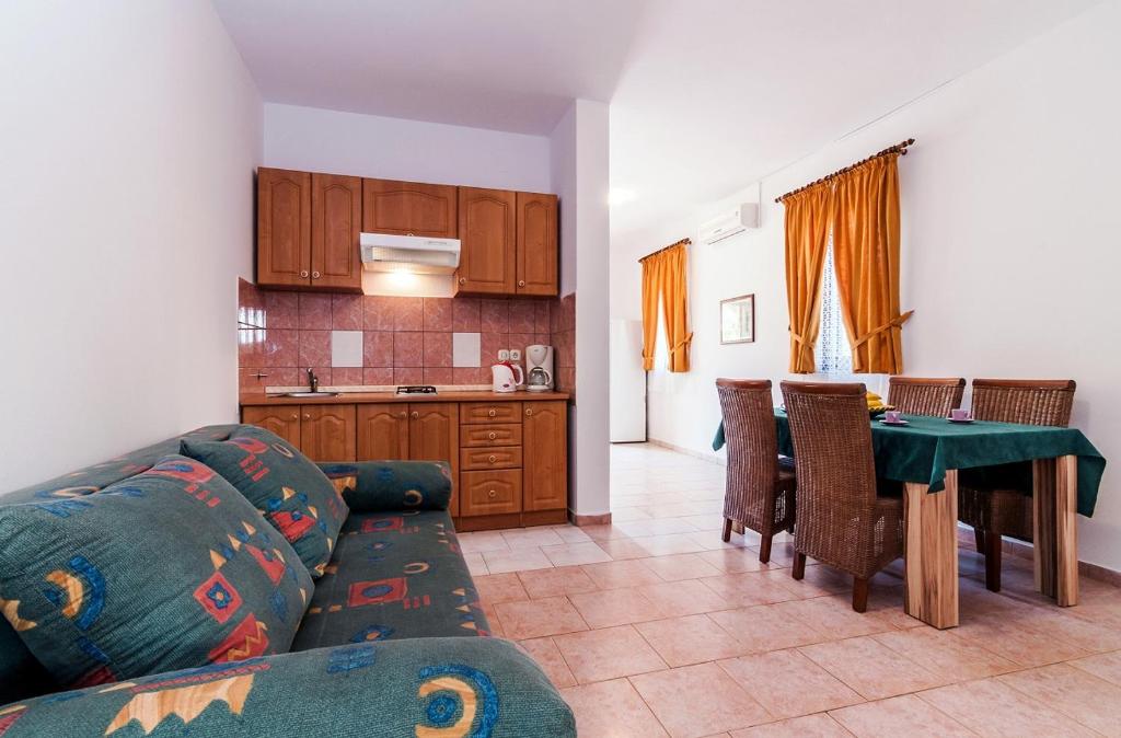Kuchyň nebo kuchyňský kout v ubytování Villa Mare Apartments