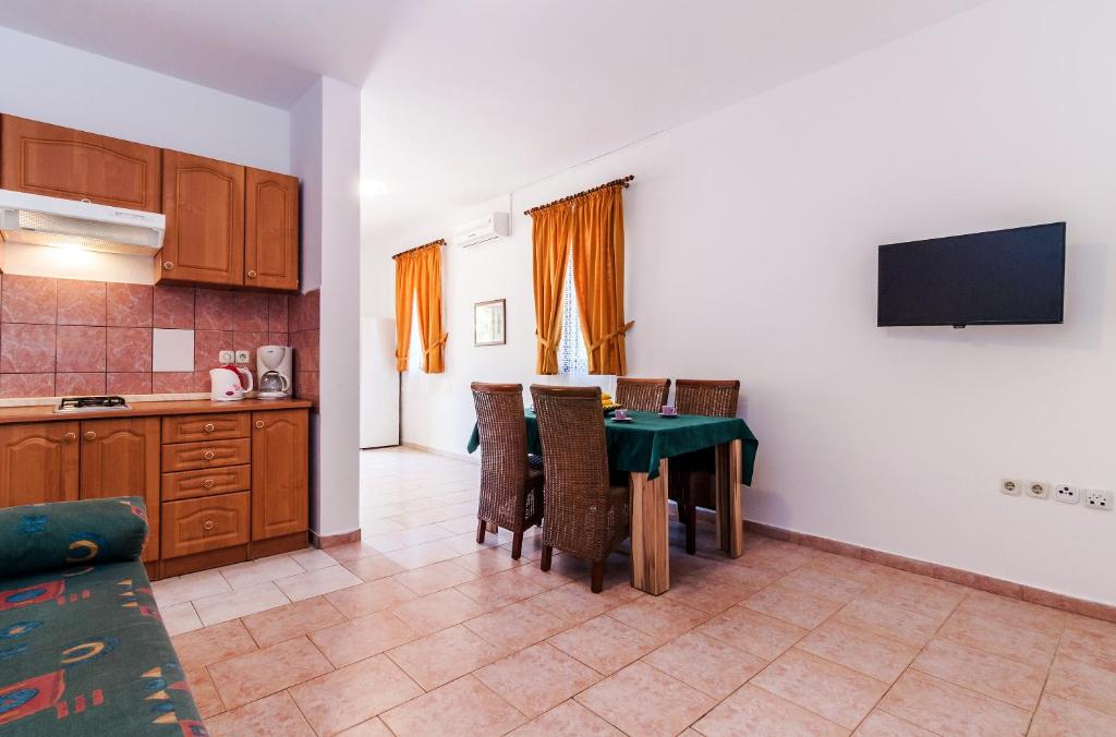 Kuchyň nebo kuchyňský kout v ubytování Villa Mare Apartments