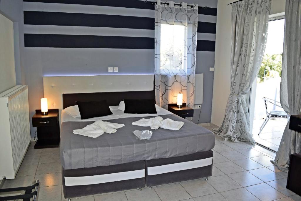 Shine Studios - Studio With Balcony (3 Adults)