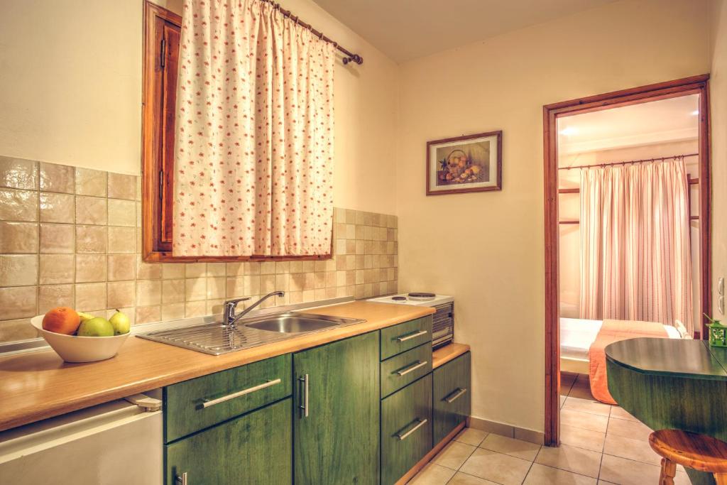 Kuchyň nebo kuchyňský kout v ubytování HYGGE Corfu