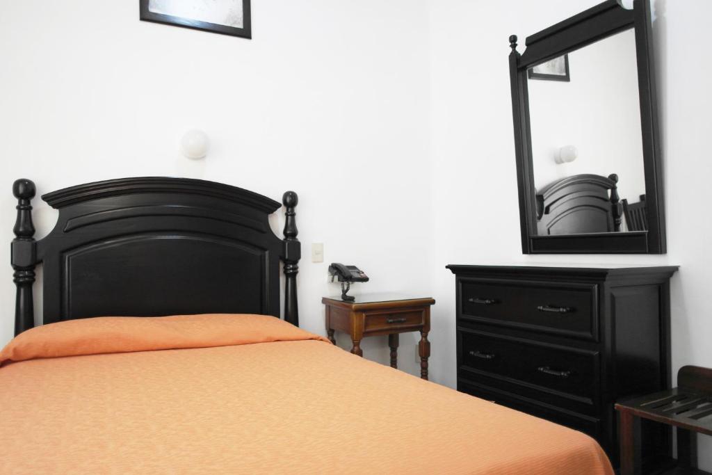 Postel nebo postele na pokoji v ubytování Hotel de los baños
