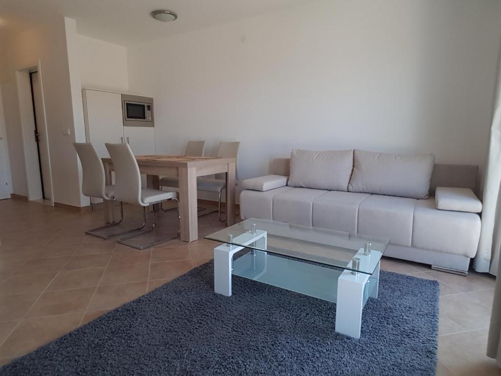 Posedenie v ubytovaní Apartments Villa Maslinica