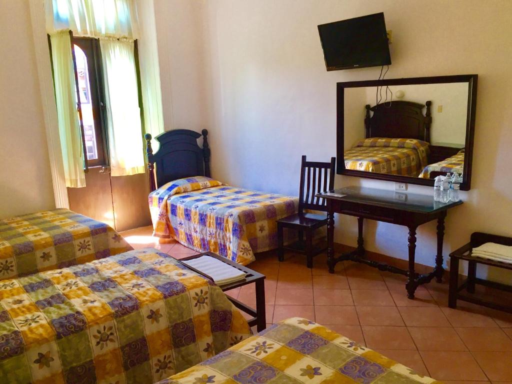 Postel nebo postele na pokoji v ubytování Hotel de los baños