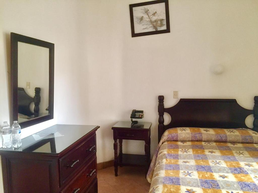 Postel nebo postele na pokoji v ubytování Hotel de los baños