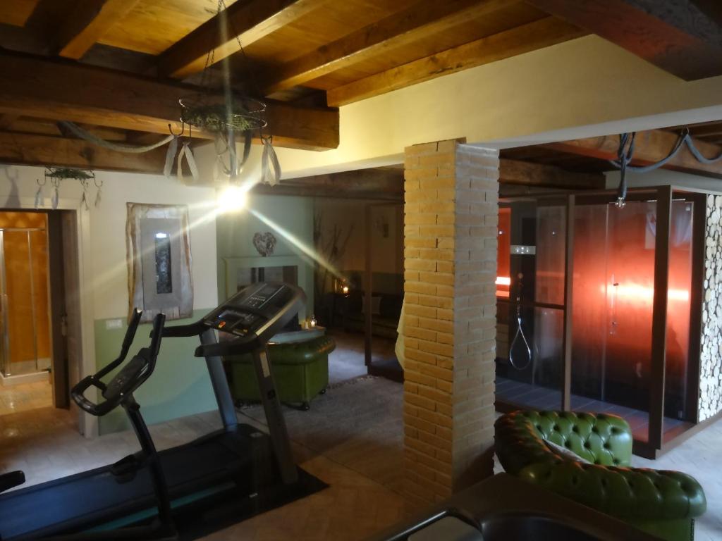 Fitness centrum a/nebo fitness zařízení v ubytování Agriturismo Tara