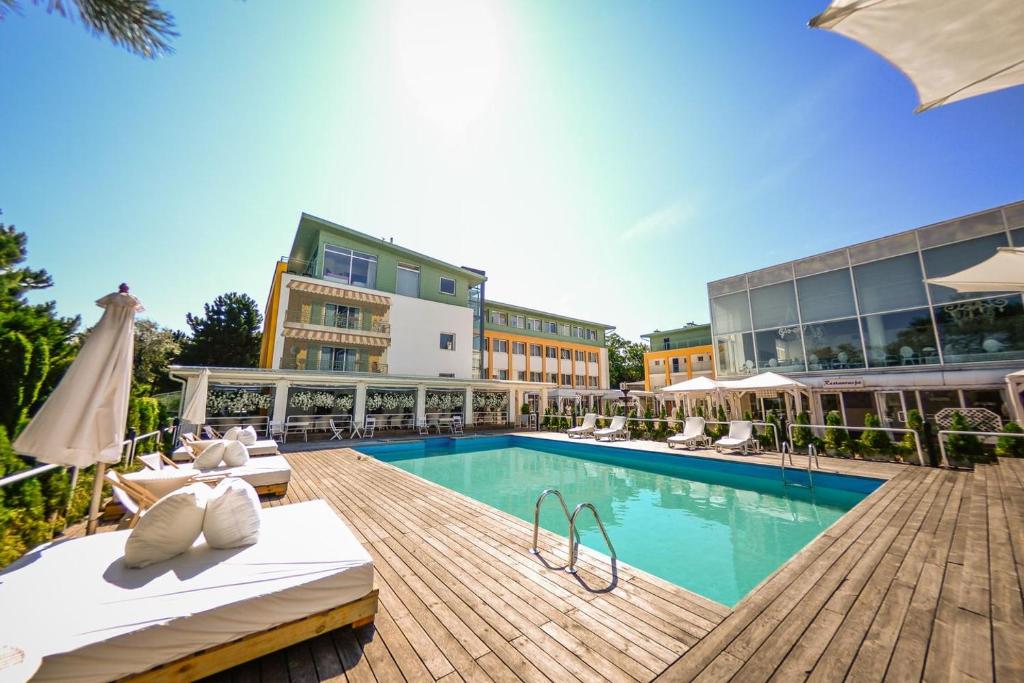 Bazén v ubytování Hotel Bryza Resort & Spa nebo v jeho okolí