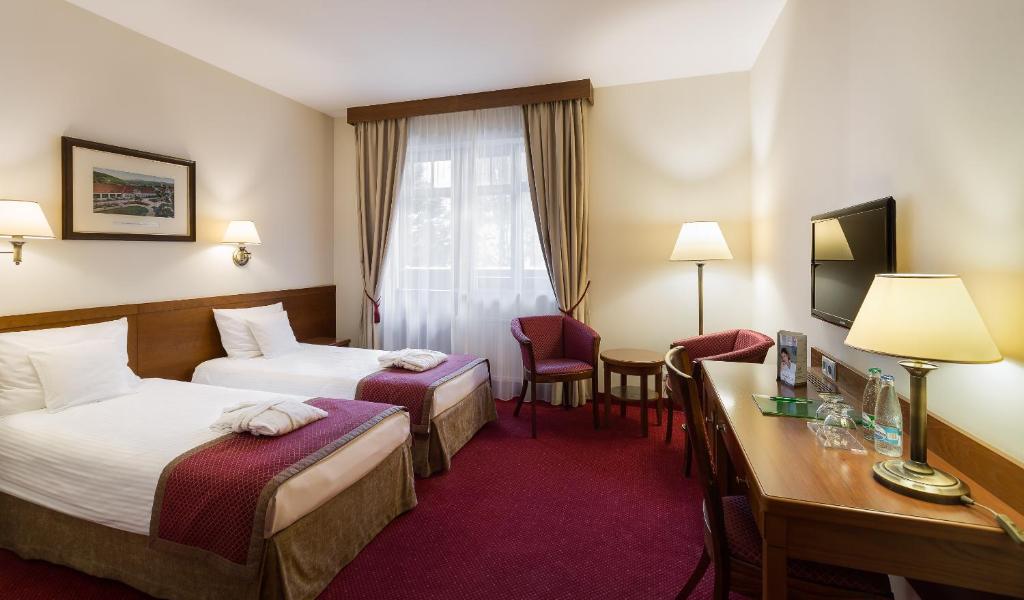 Posteľ alebo postele v izbe v ubytovaní Bukowy Park Hotel Medical SPA
